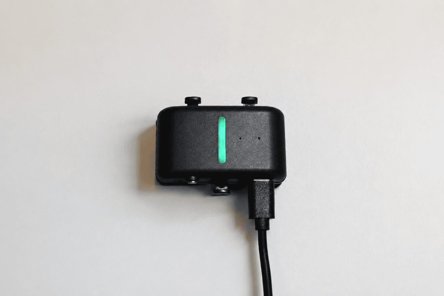 USB-C端子が見えるねこならGPSデバイス